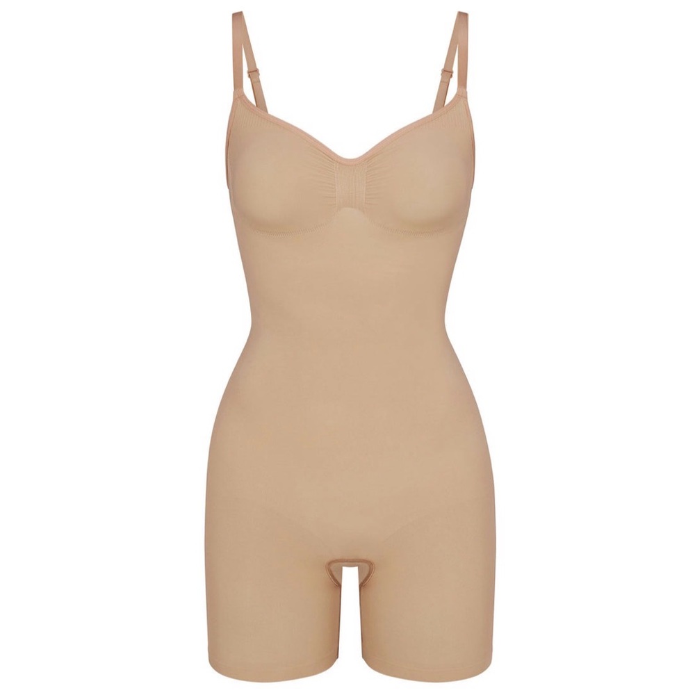 SKIMS Seamless Sculpt Mid Thigh, Low Back Bodysuit, L